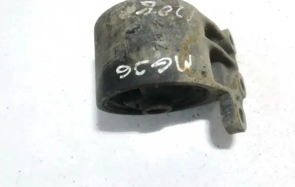 Mazda 626 Engine mount bracket
