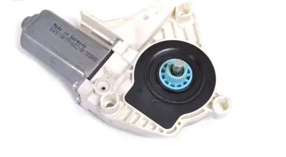 Volkswagen PASSAT CC Front door window regulator motor 3C8837461J