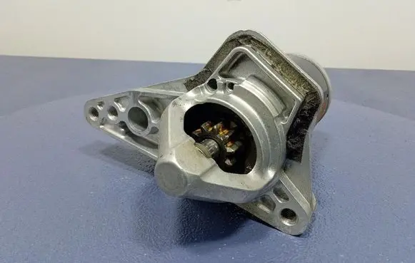 Dacia Duster Starter motor 233001903R