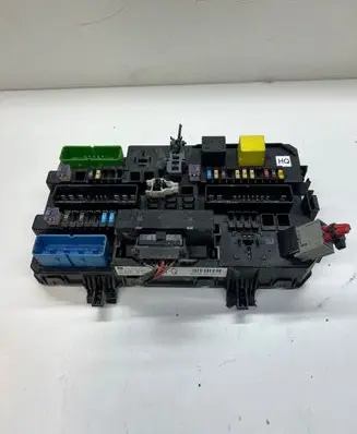 Opel Astra H Fuse module 13220831 24453850