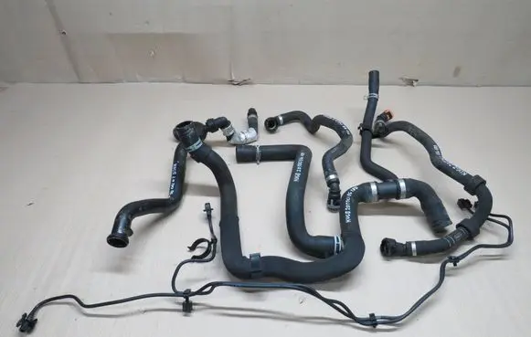 Ford Kuga II Engine coolant pipe/hose 