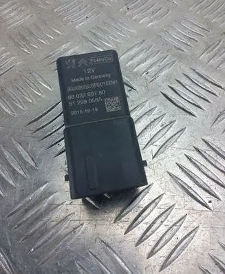 Peugeot 208 Glow plug pre-heat relay 9803299780