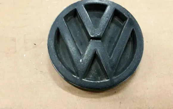 Volkswagen PASSAT B3 Manufacturers badge/model letters 357853601B