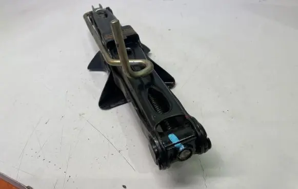 Dacia Logan I Lift Jack 8200617757