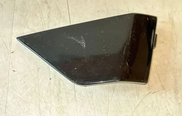 Volvo V40 Front tow hook cap/cover 8A6117A989