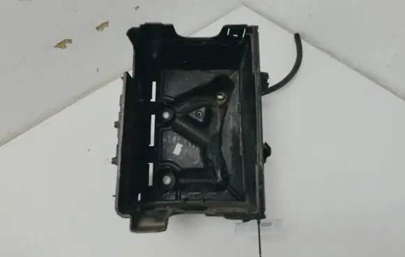 Volkswagen Polo Battery tray 6Q0915331