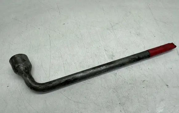Volvo XC70 Wheel nut wrench 9133668