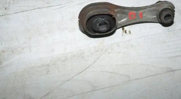 Dacia Duster Engine mounting bracket