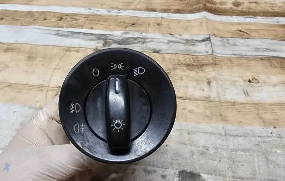 Skoda Octavia Mk2 (1Z) Light switch 1Z0941431G 04067403