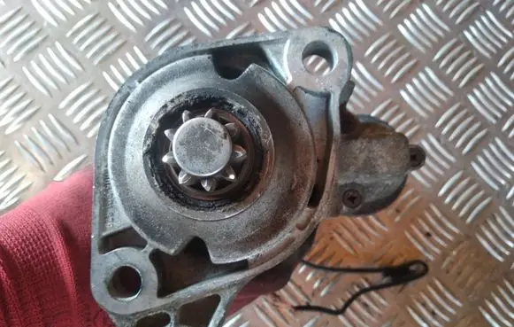 Volkswagen Golf IV Starter motor 0001121006