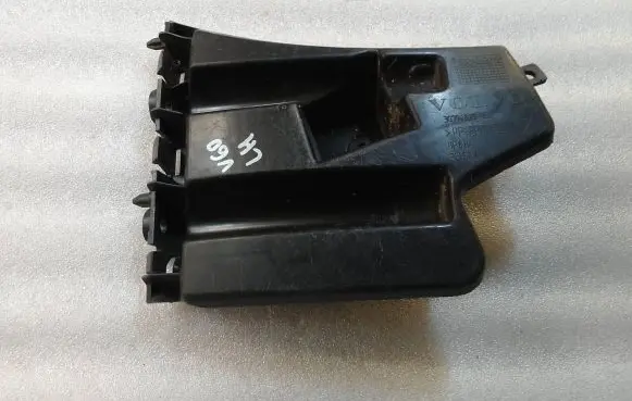 Volvo V60 Front bumper mounting bracket 30796625 BP8BA