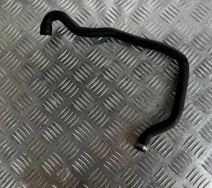 Volvo XC70 Breather hose/pipe 8653562