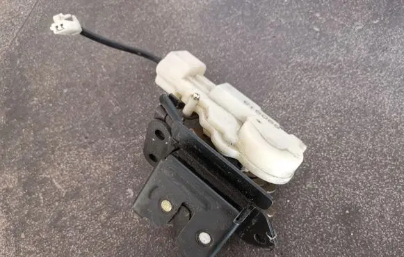 Tailgate/trunk/boot lock/catch/latch