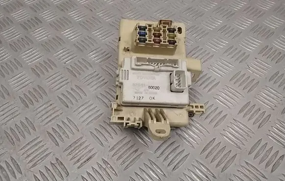 Toyota Land Cruiser (HDJ90) Fuse module 8264160020
