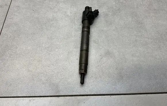 Jaguar XF X250 Fuel injector 9X2Q9K546DB