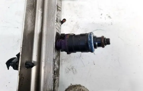 Volvo S40, V40 Fuel injector 9125118
