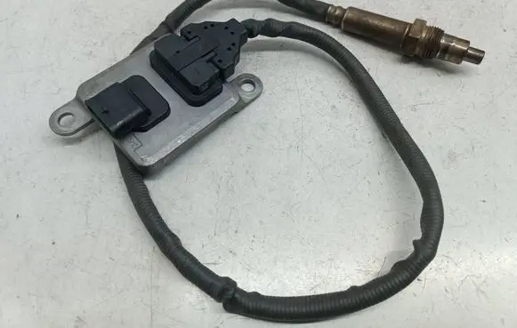 Mercedes-Benz C W205 Lambda probe sensor A0009052809 0009052809