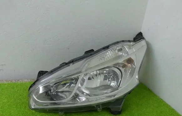 Peugeot 208 I Headlight/headlamp 9802221880