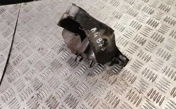 Audi A4 S4 B7 8E 8H Engine mounting bracket 8e0193352f