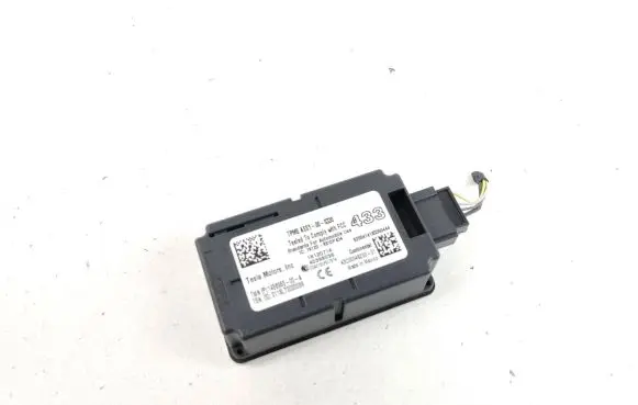 Tesla Model 3 Tire pressure control unit 145896500A 40398036 18120716