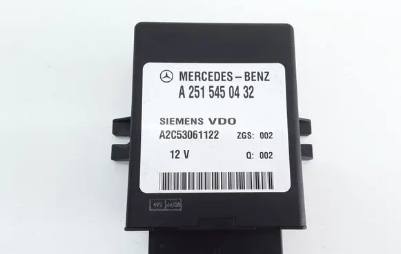 Mercedes-Benz E W211 Air suspension control unit module (rear) A2515450432 A2C53061122