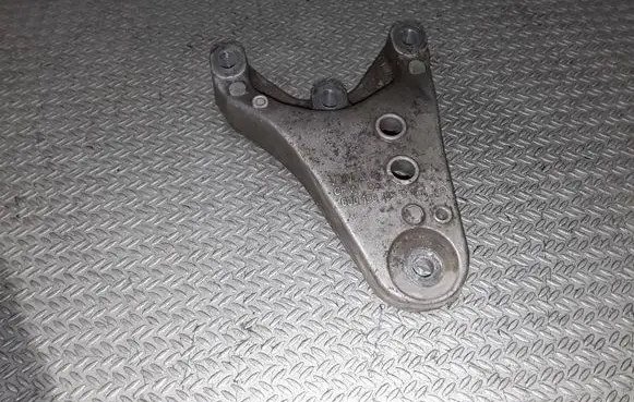 Volkswagen Polo Engine mounting bracket