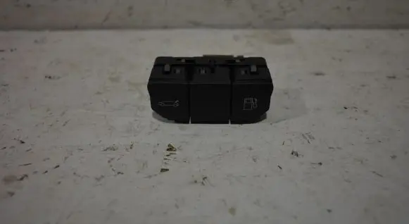 Peugeot 508 Tailgate opening switch 96770584ZD