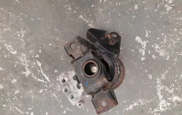 Suzuki SX4 S-Cross Engine mount vacuum valve 