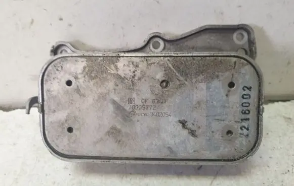 Mercedes-Benz S W221 Oil filter mounting bracket 70305772