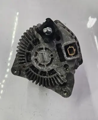 Opel Vivaro Generator/alternator 231009096R