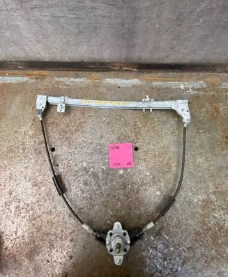 Fiat Punto (188) Front door manual window regulator
