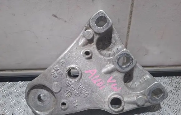 Audi A1 Engine mounting bracket 6q0199185T