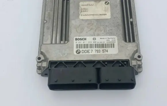 BMW 5 E60 E61 Engine control unit/module ECU 7793574 1039S03350 0281011224
