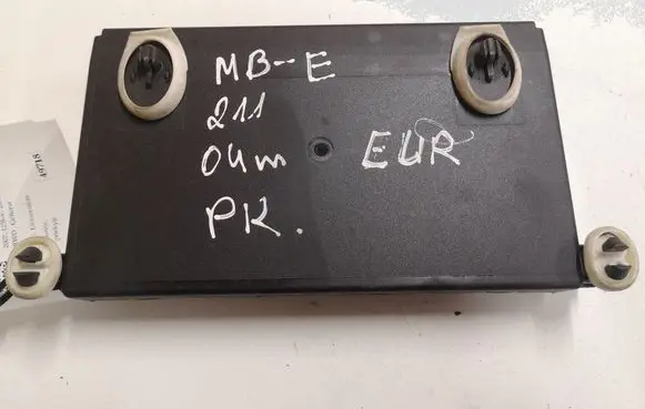 Mercedes-Benz E W211 Door control unit/module 2118208185 00401298