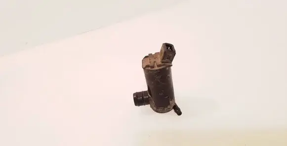 Volvo V70 Windscreen/windshield washer pump 060210