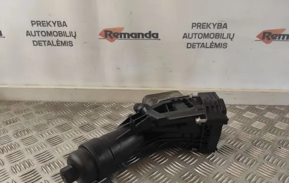 Oil filter mounting bracket