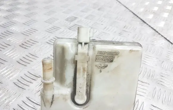 Brake fluid reservoir