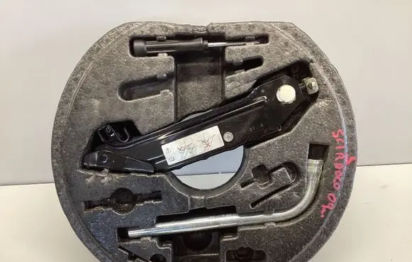 Volkswagen Scirocco Tool set 1K0012115F