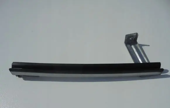 Nissan Juke I F15 Door glass rail 