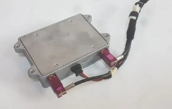 Audi A4 S4 B7 8E 8H Antenna control unit 8E0035456D 09105112