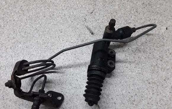Clutch slave cylinder