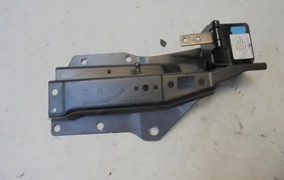 Mercedes-Benz E W211 Tie down hook / loop 
