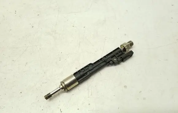 BMW 5 F10 F11 Fuel injector 13647597870 7597870 0261500109