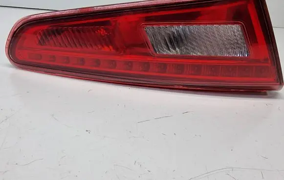 Alfa Romeo Giulietta Tailgate rear/tail lights 50513401