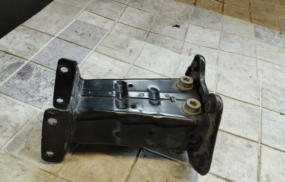 Mercedes-Benz S W221 Radiator support slam panel bracket 