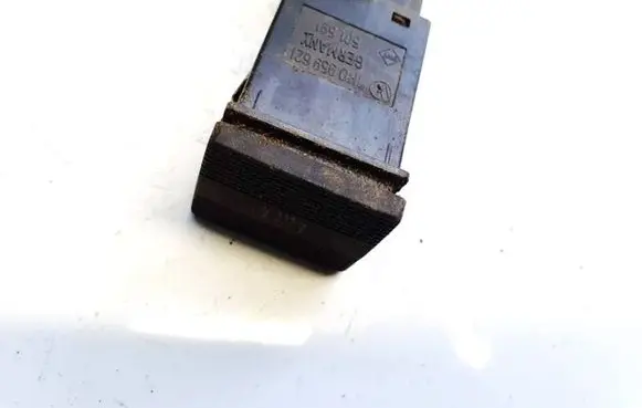 Volkswagen Golf III Windscreen/window heater switch 1H0959621B 501591