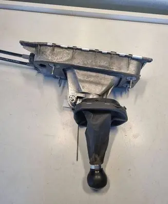 Volkswagen Touran I Gear shifter/selector 1KO711091A
