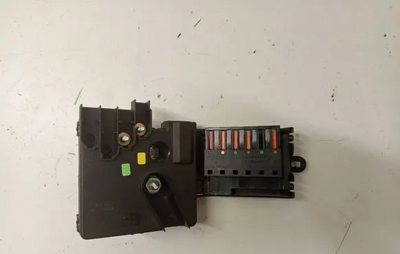 Mercedes-Benz E W211 Fuse module A2115460741 02439