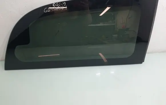 Dodge Grand Caravan Rear side window