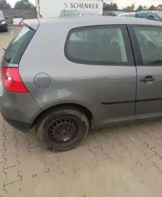 Volkswagen Golf V Rear quarter panel 